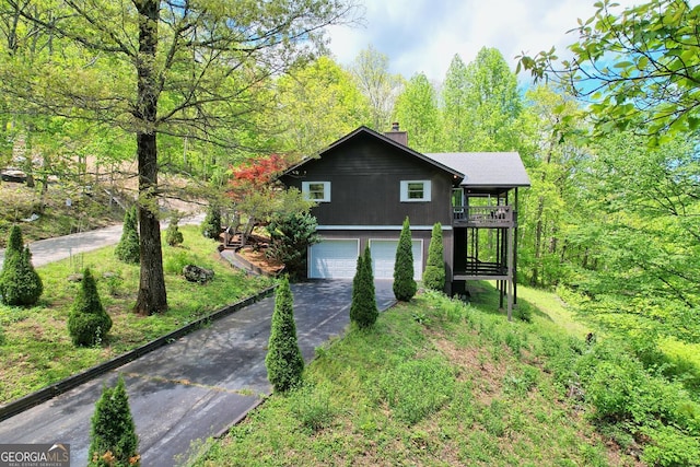 view of front of property featuring a garage