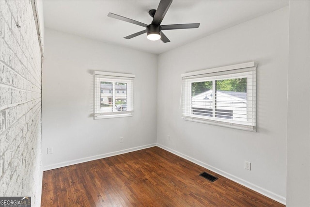 unfurnished room with dark wood-type flooring and ceiling fan