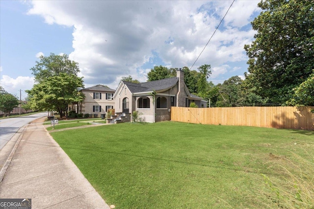 view of front of property with a front yard