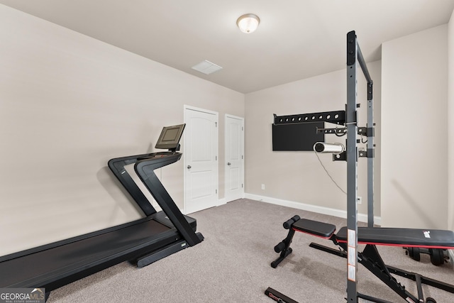 exercise room with carpet flooring