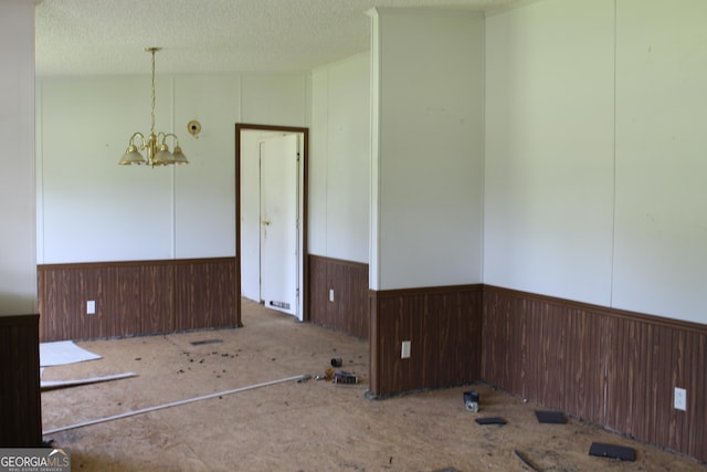 spare room with a chandelier