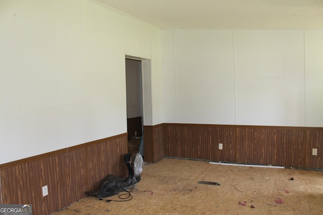 spare room featuring a textured ceiling