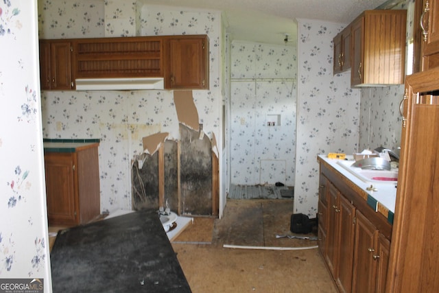 kitchen with sink and ornamental molding