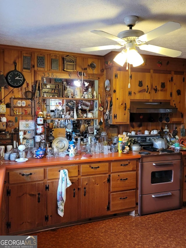 kitchen with ceiling fan, a textured ceiling, and range