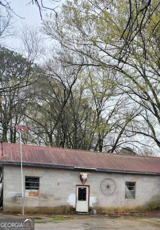 view of outdoor structure