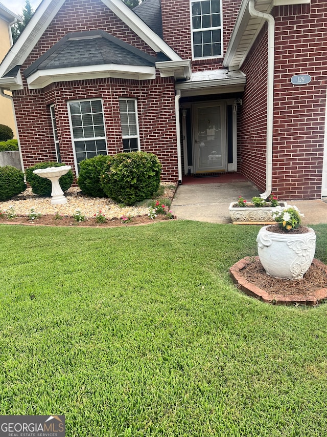 property entrance with a yard