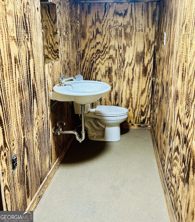 bathroom featuring toilet