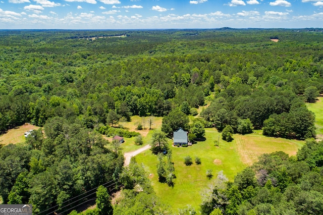 birds eye view of property featuring a forest view