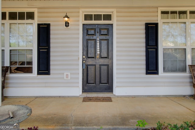 doorway to property featuring a porch