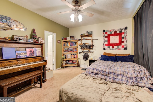 bedroom featuring light carpet, a textured ceiling, and ceiling fan