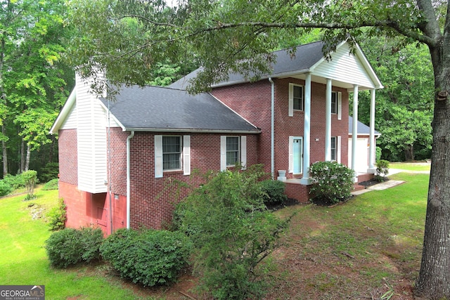 greek revival inspired property featuring a front yard