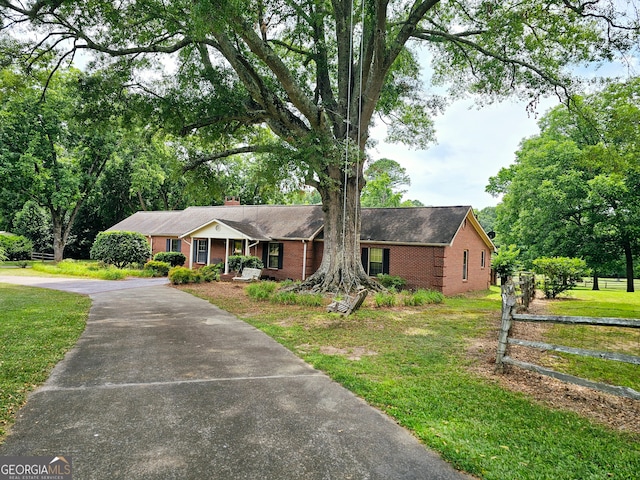 ranch-style house with a front yard