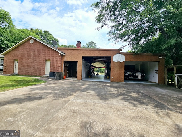 view of front of home with a garage