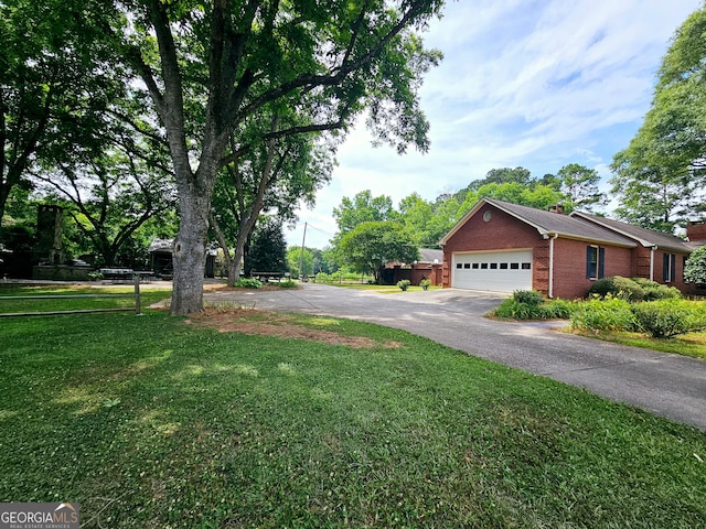 view of front of home featuring a front yard and a garage