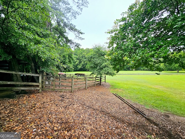 view of yard featuring a rural view