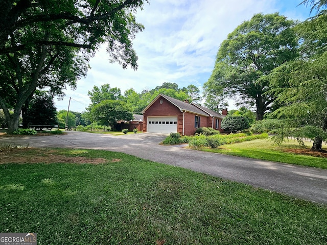 view of front of home featuring a garage and a front yard