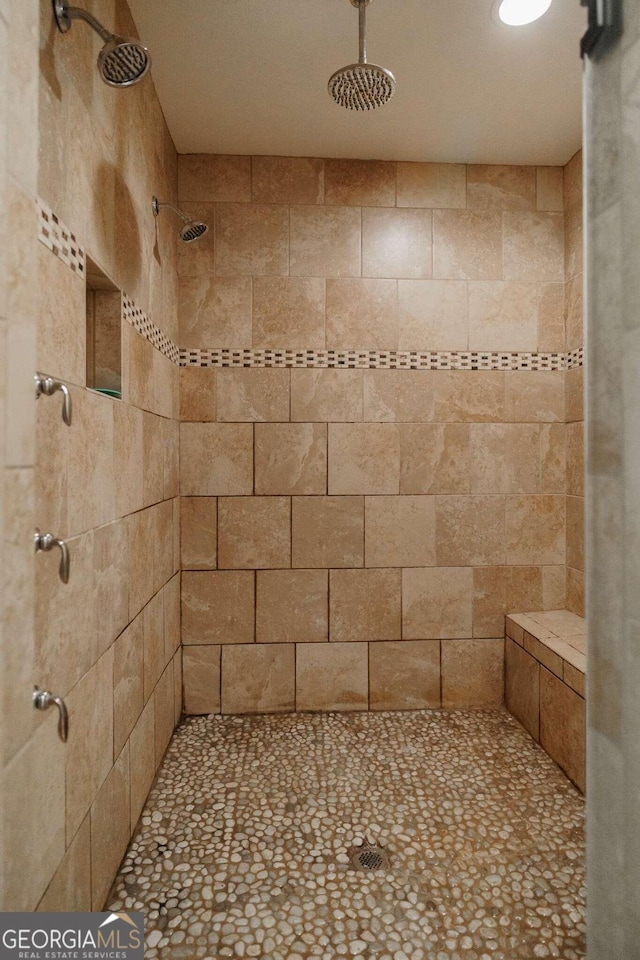 bathroom featuring tiled shower