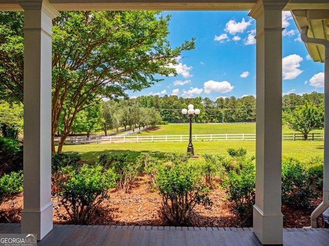 view of yard featuring a rural view