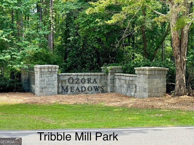 community / neighborhood sign with a lawn