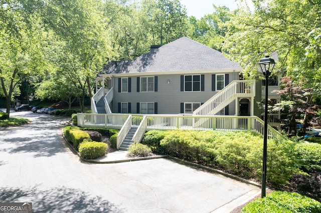 view of front of property