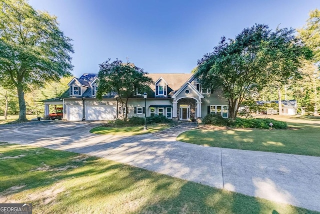 view of front of property featuring a front lawn and a carport