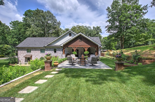 view of front of home featuring an outdoor hangout area, a patio, and a front lawn