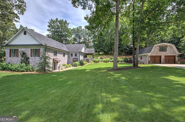 view of yard featuring an outbuilding and a garage