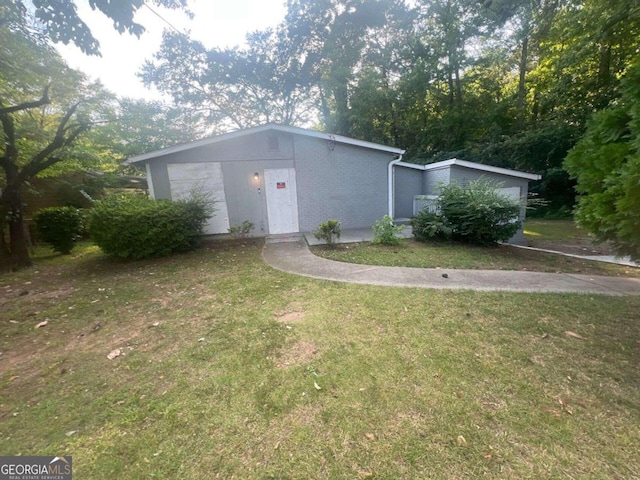 ranch-style house with a front yard