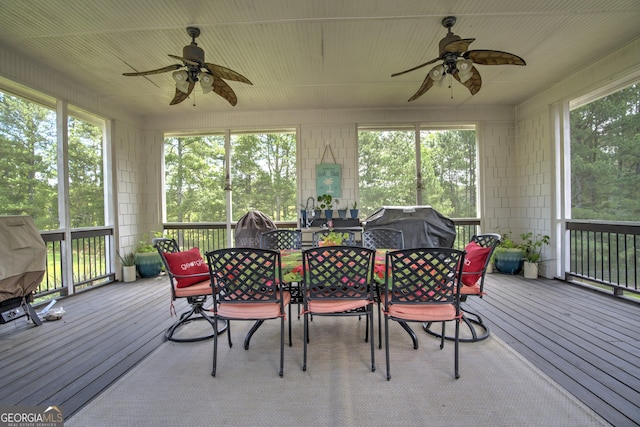 sunroom / solarium featuring ceiling fan