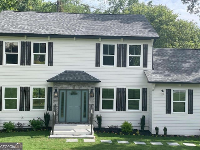 view of front of home featuring a front yard