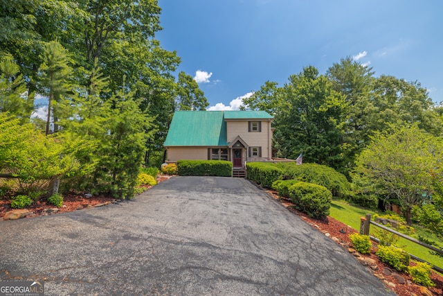 view of front of property