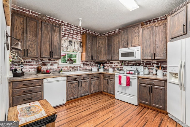 104 Streambank Ct, Temple, GA 30179 - kitchen featuring white appliances, a sink, a textured ceiling, light wood-type flooring, and light countertops