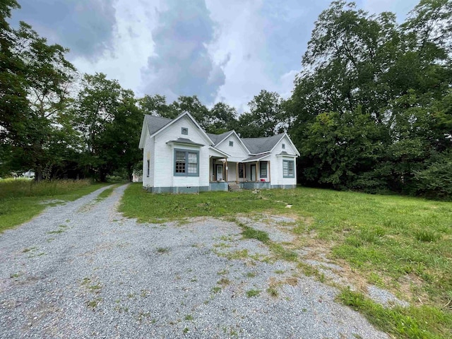 view of front of property featuring covered porch