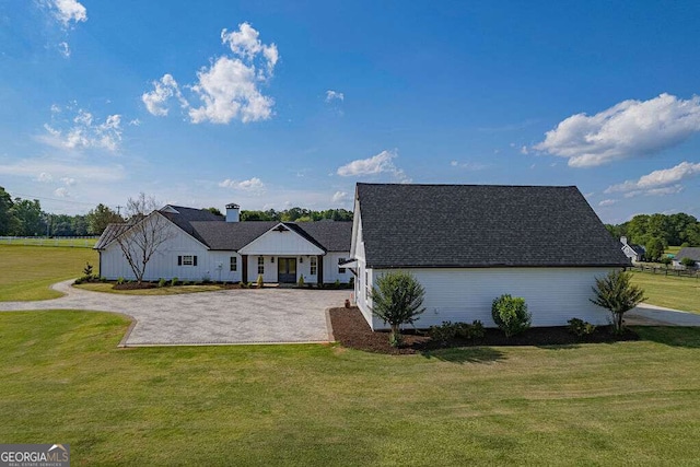 1985 Roscoe Rd, Newnan, GA 30263 - view of front of house featuring driveway, a shingled roof, and a front lawn