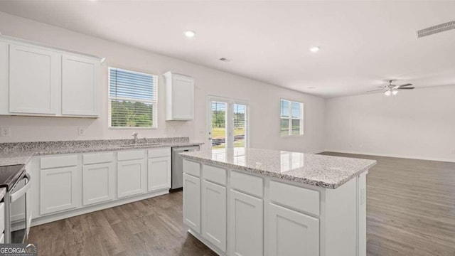 kitchen with dishwasher, sink, hardwood / wood-style flooring, ceiling fan, and white cabinetry