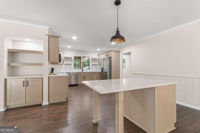 kitchen with hanging light fixtures, dark wood-type flooring, appliances with stainless steel finishes, and a kitchen island