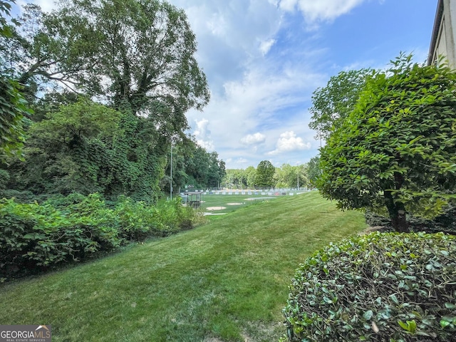 view of yard featuring a water view