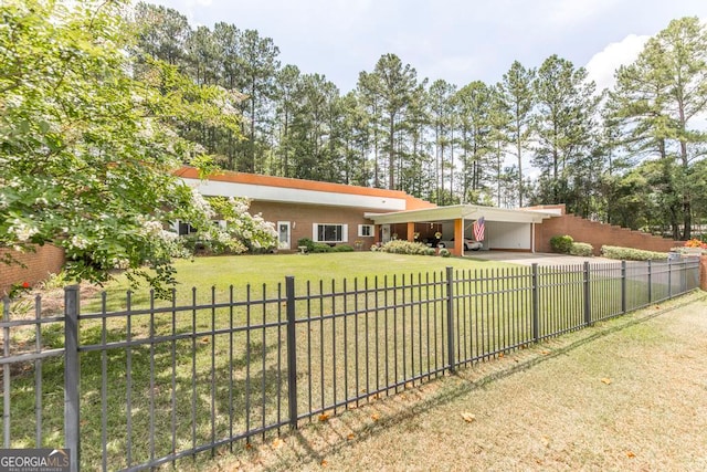 single story home with a front lawn