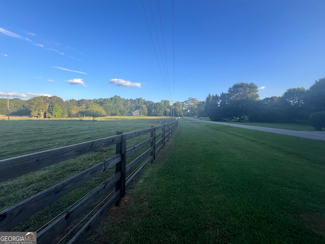 view of yard featuring a rural view