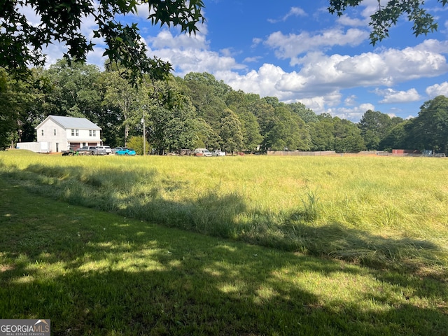 view of yard featuring a rural view