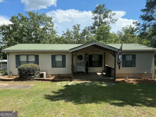 view of front facade with a porch and a front yard