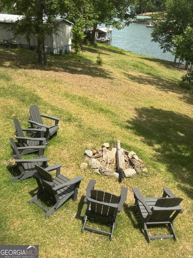 view of yard featuring a water view