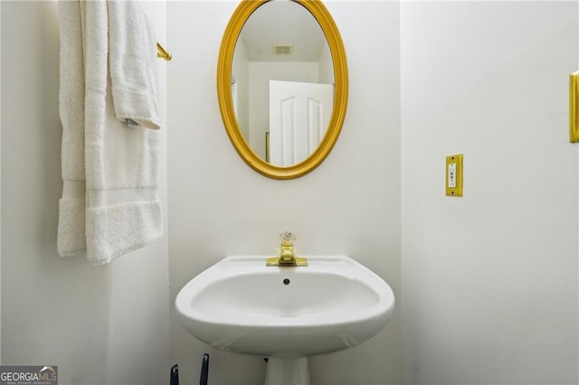 bathroom featuring sink