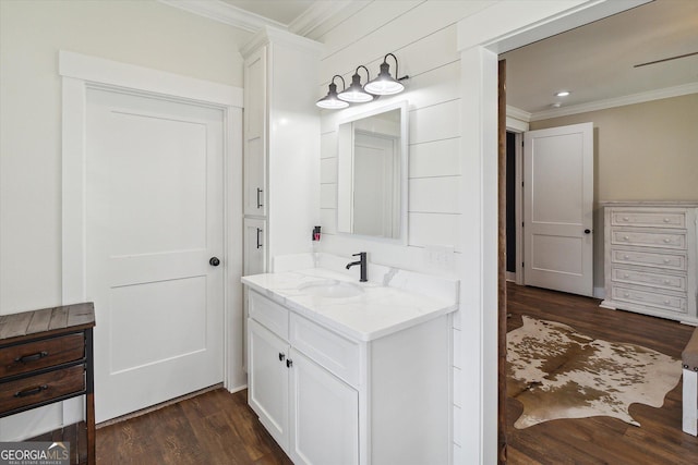 2879 Lakeview Rd, Statesboro, GA 30461 - bathroom featuring crown molding, vanity, wood finished floors, and recessed lighting