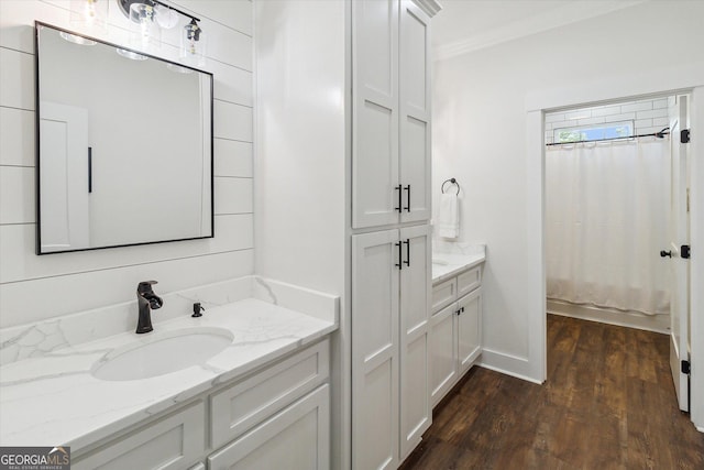 2879 Lakeview Rd, Statesboro, GA 30461 - bathroom featuring vanity, wood finished floors, ornamental molding, curtained shower, and baseboards