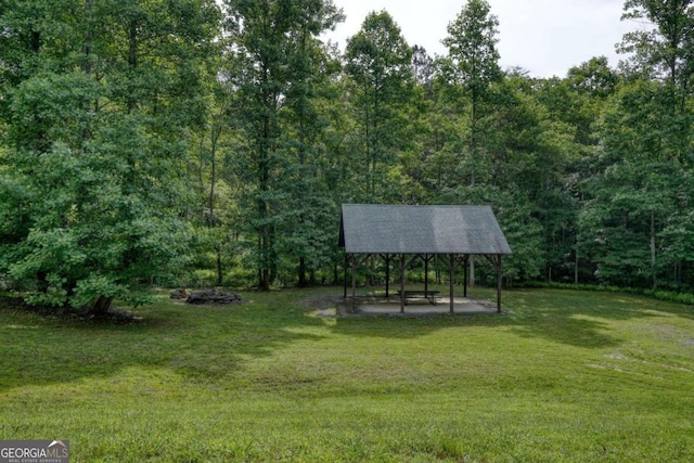 view of home's community featuring a yard