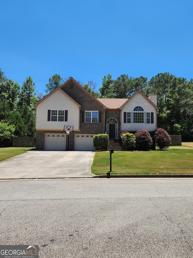 view of front facade featuring a front yard and a garage