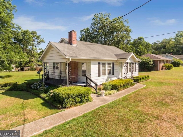 view of front of property with a front yard