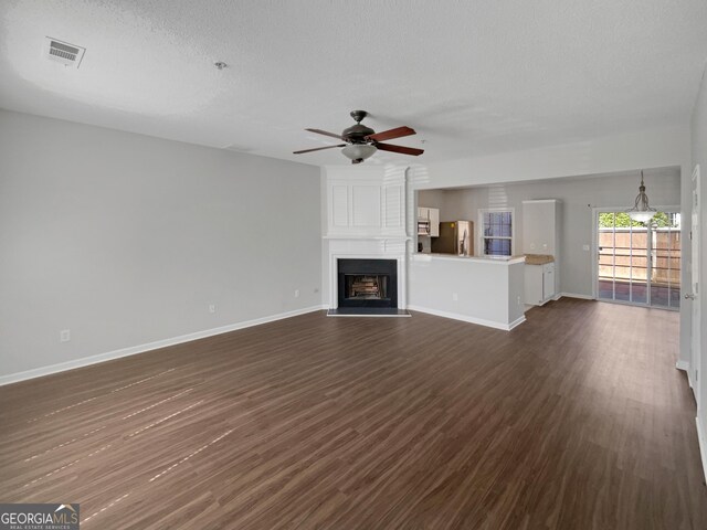 kitchen featuring sink, stainless steel appliances, white cabinets, decorative light fixtures, and light wood-type flooring