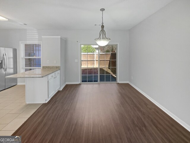 kitchen with sink, stainless steel appliances, kitchen peninsula, and white cabinets